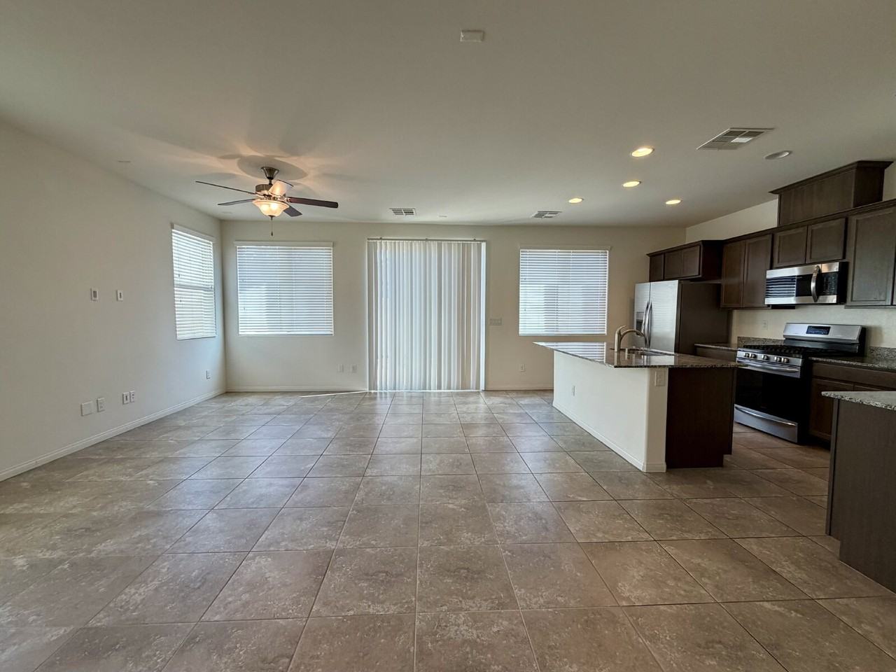 5624 Swan Bridge St - Photo 6 of 41