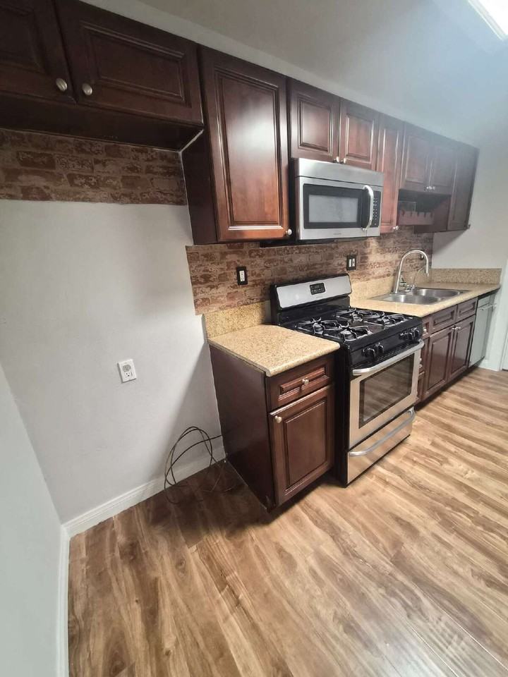 3530 Baltic Ave - Photo 4 of 18