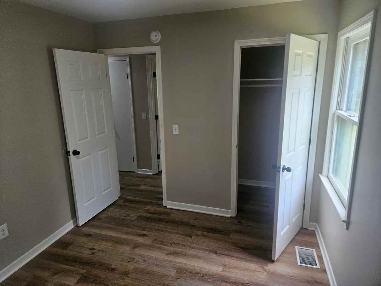 604 Floyd St - Photo 3 of 14