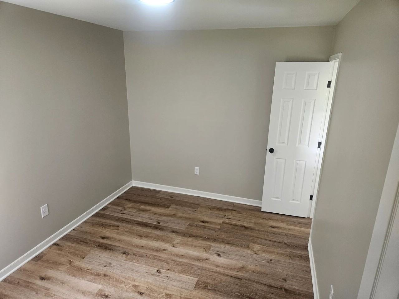 604 Floyd St - Photo 5 of 14