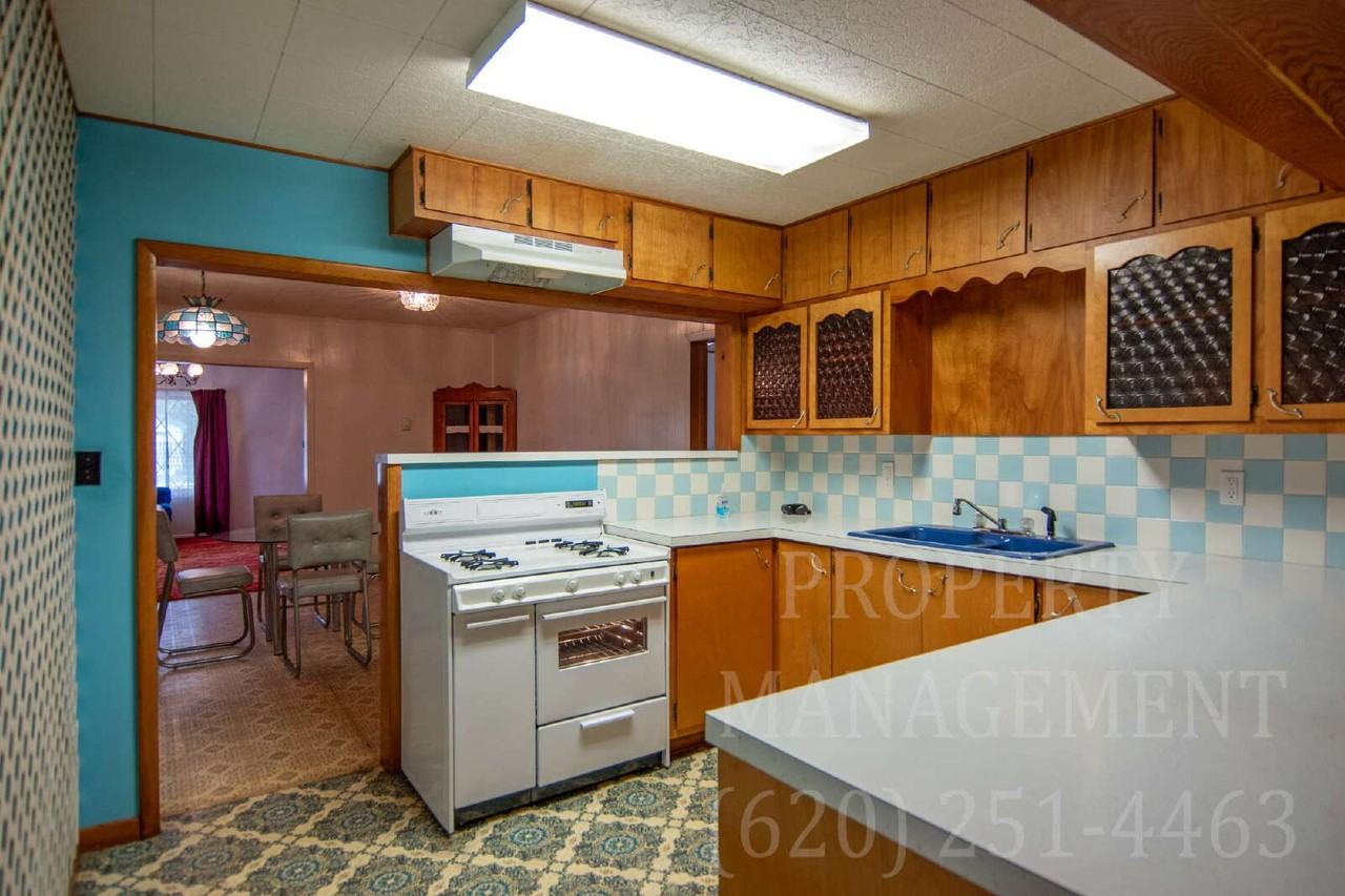 1610 Willow St - Photo 2 of 30