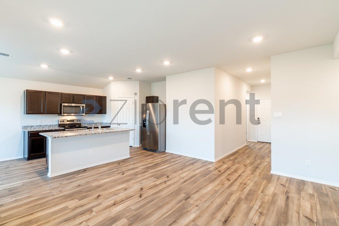 2510 Rollett Dr - Photo 2 of 24