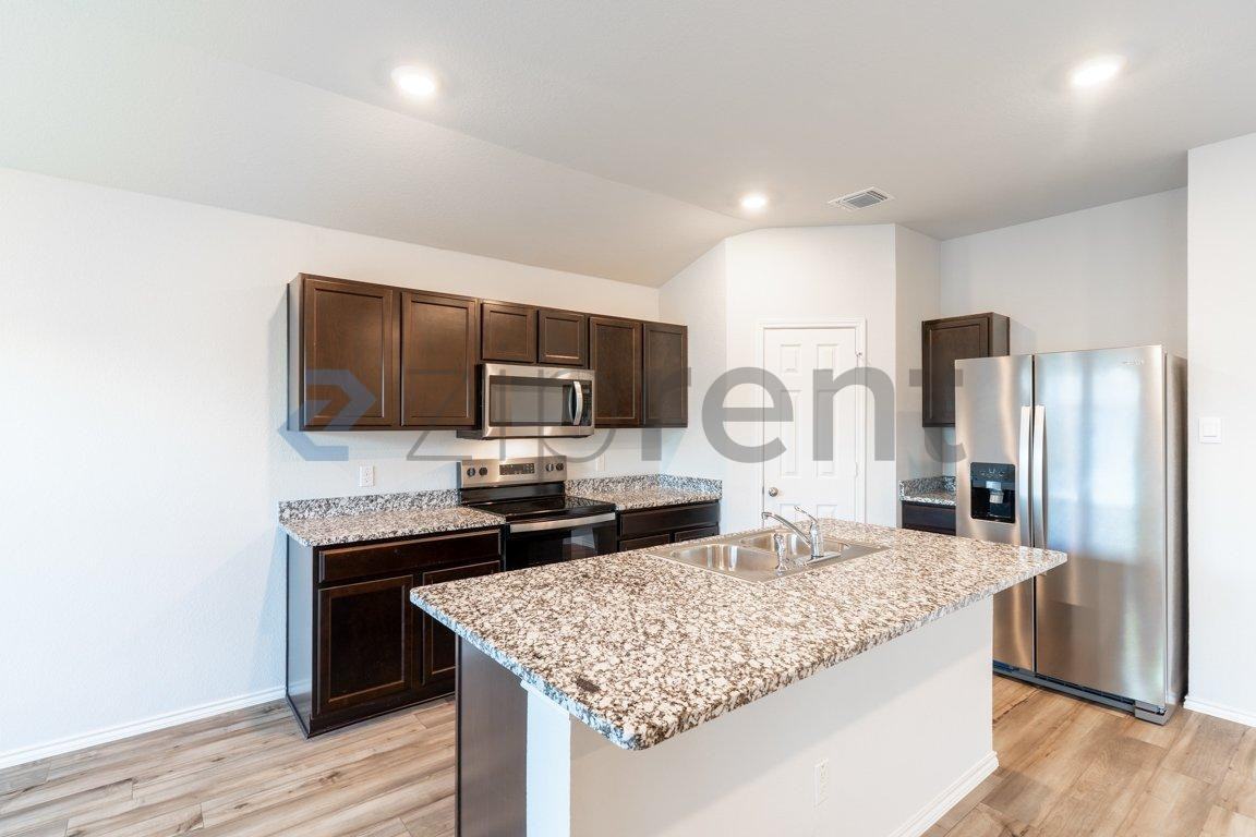 2510 Rollett Dr - Photo 6 of 24