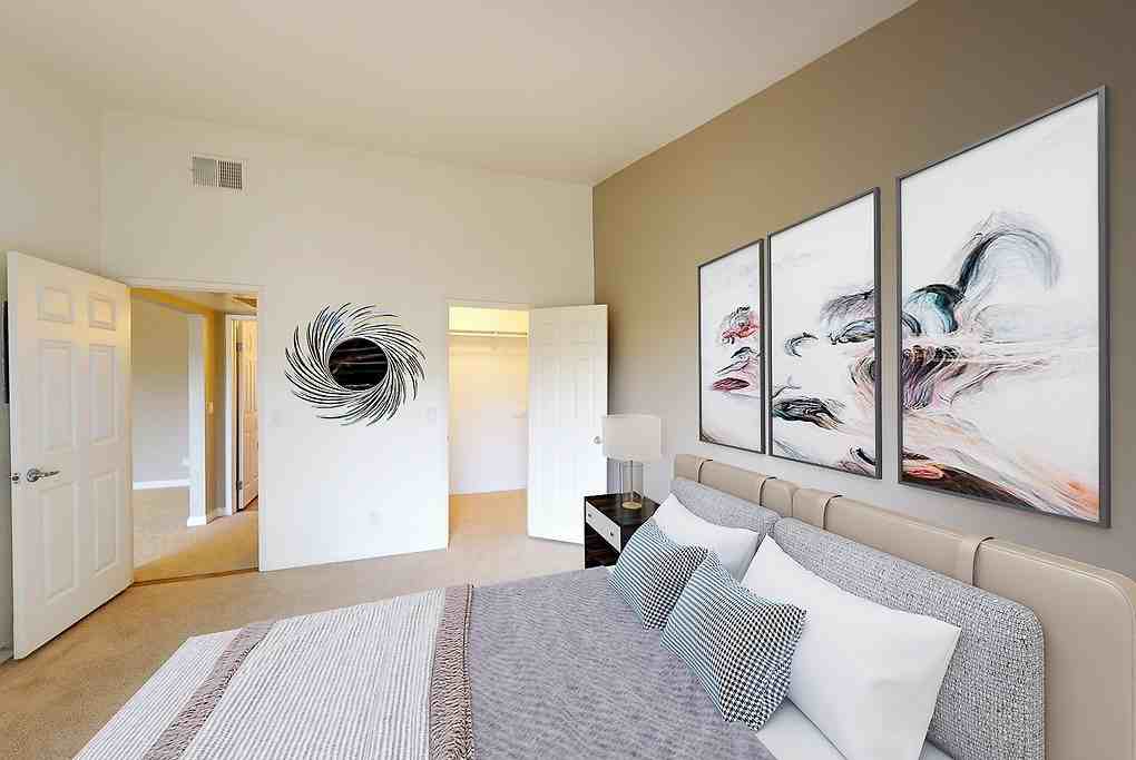 Emerald Pointe - Photo 7 of 27