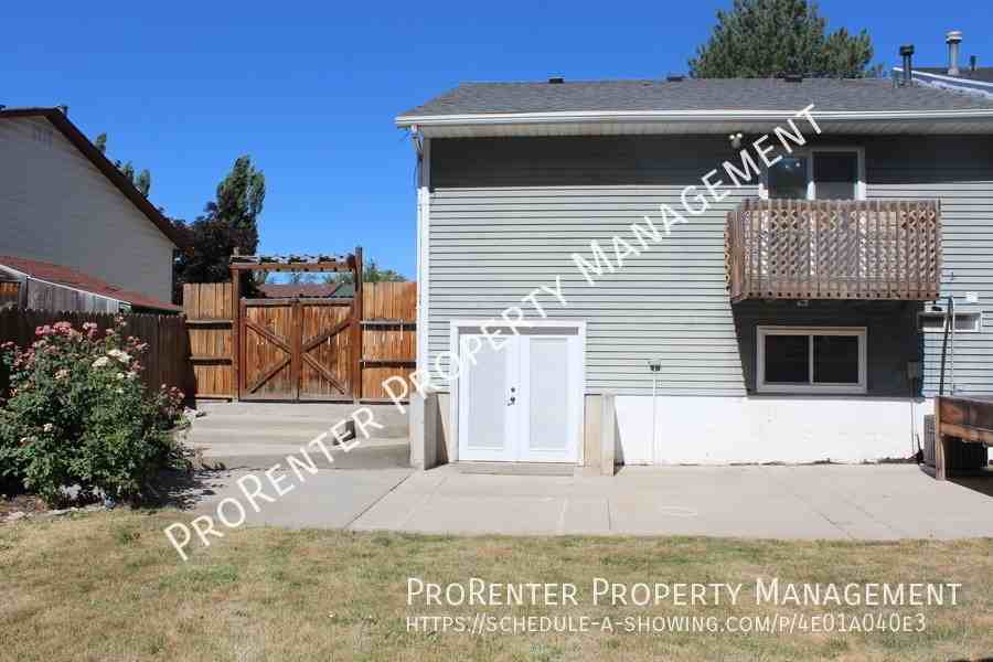 1409 S 50 W - Photo 3 of 23