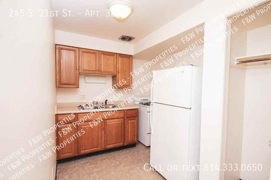 245 S 21st St #3B - Photo 5 of 6
