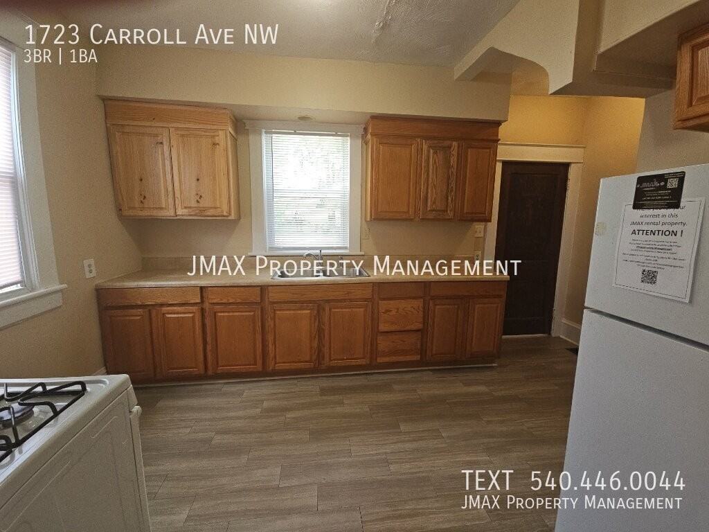 1723 Carroll Ave Nw - Photo 5 of 14