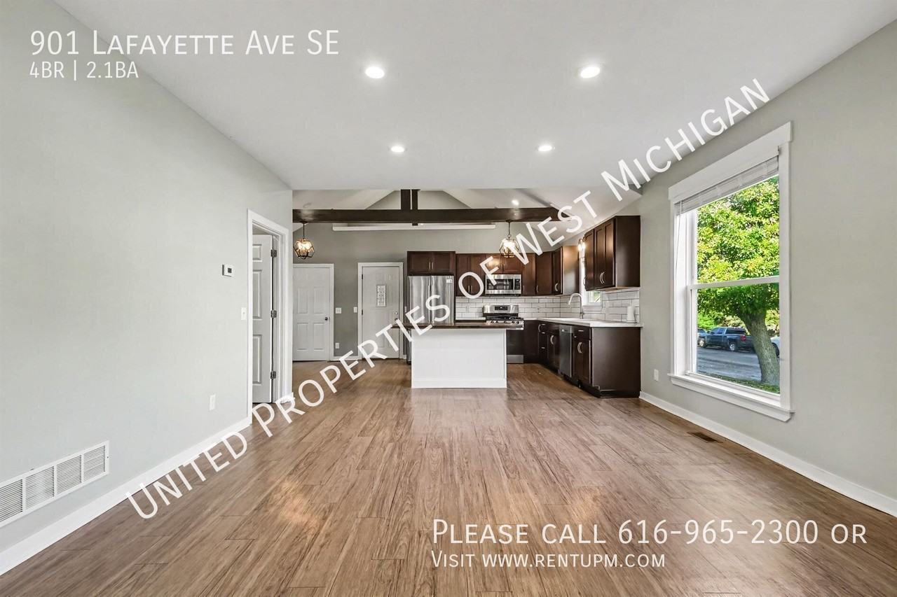 901 Lafayette Ave Se - Photo 2 of 19