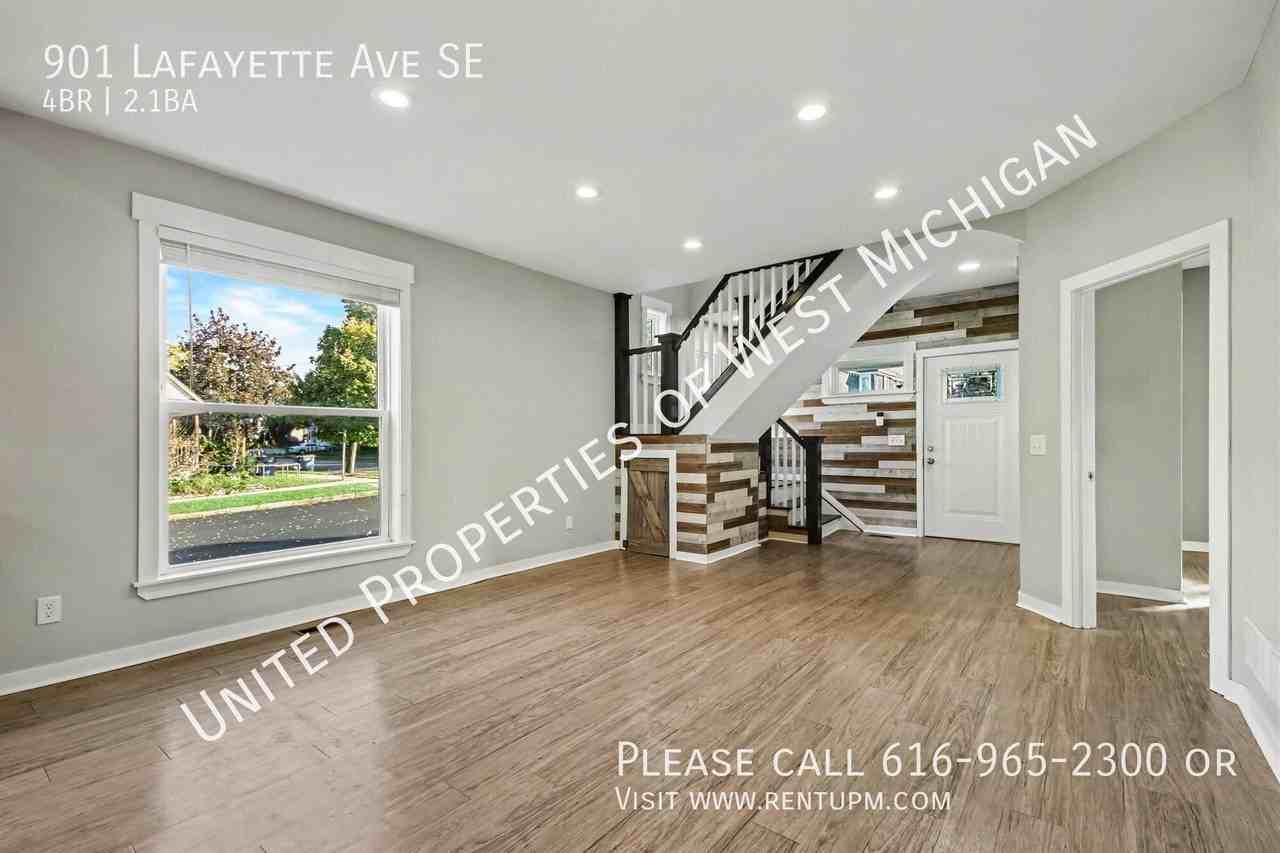 901 Lafayette Ave Se - Photo 4 of 19
