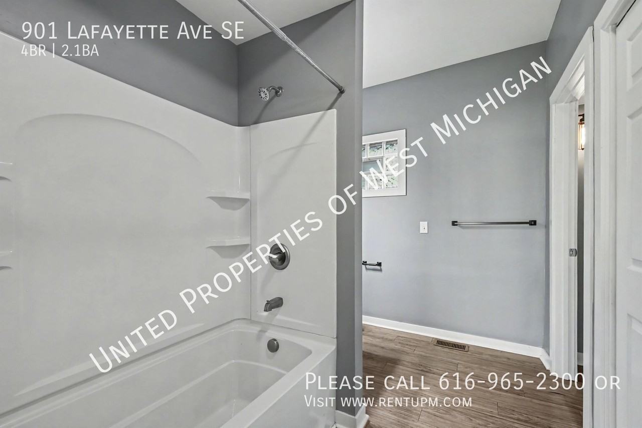 901 Lafayette Ave Se - Photo 5 of 19