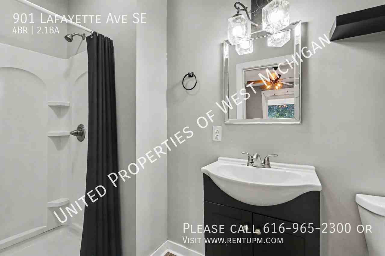 901 Lafayette Ave Se - Photo 7 of 19