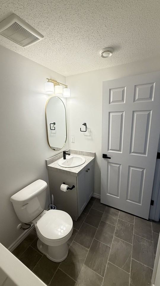 1409 Erker Cres Nw - Photo 3 of 8