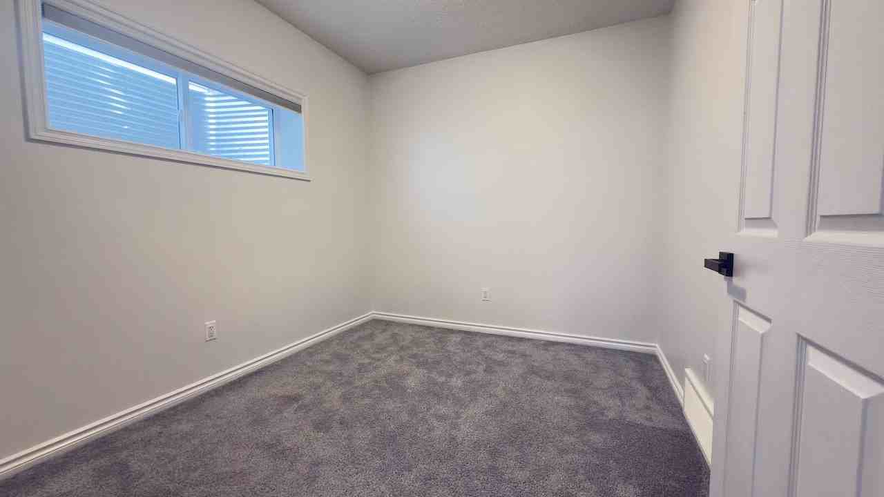 1409 Erker Cres Nw - Photo 5 of 8