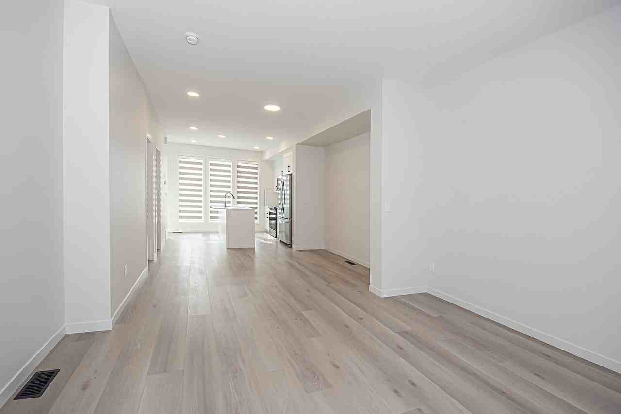 440 32 St Sw - Photo 3 of 35