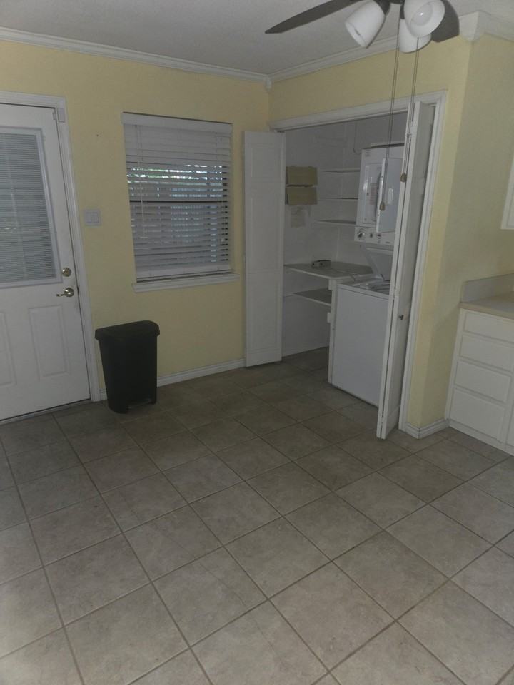 423 S Lindsay St #A - Photo 4 of 10