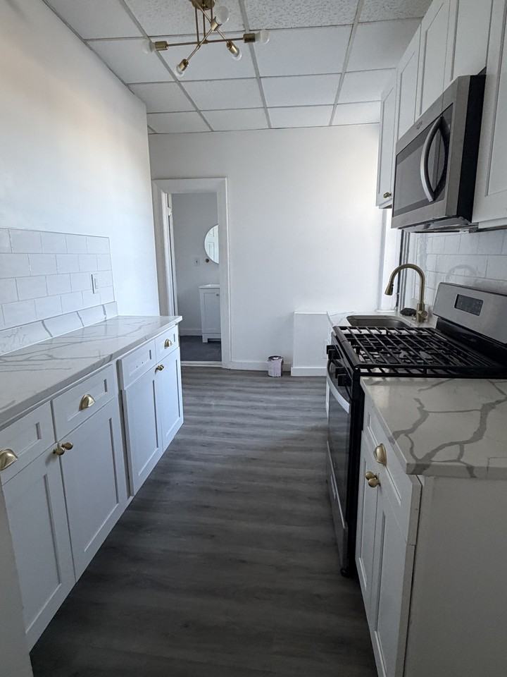 995 Summit Ave #302 - Photo 2 of 7