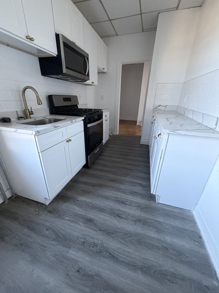 995 Summit Ave #302 - Photo 3 of 7