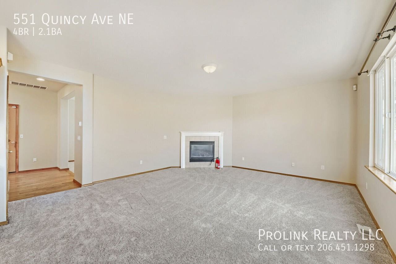 551 Quincy Ave Ne - Photo 3 of 27