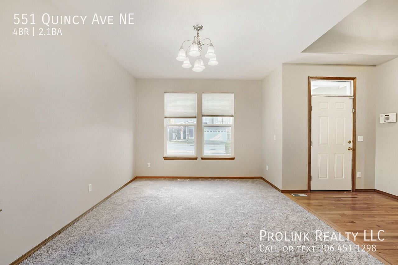 551 Quincy Ave Ne - Photo 4 of 27