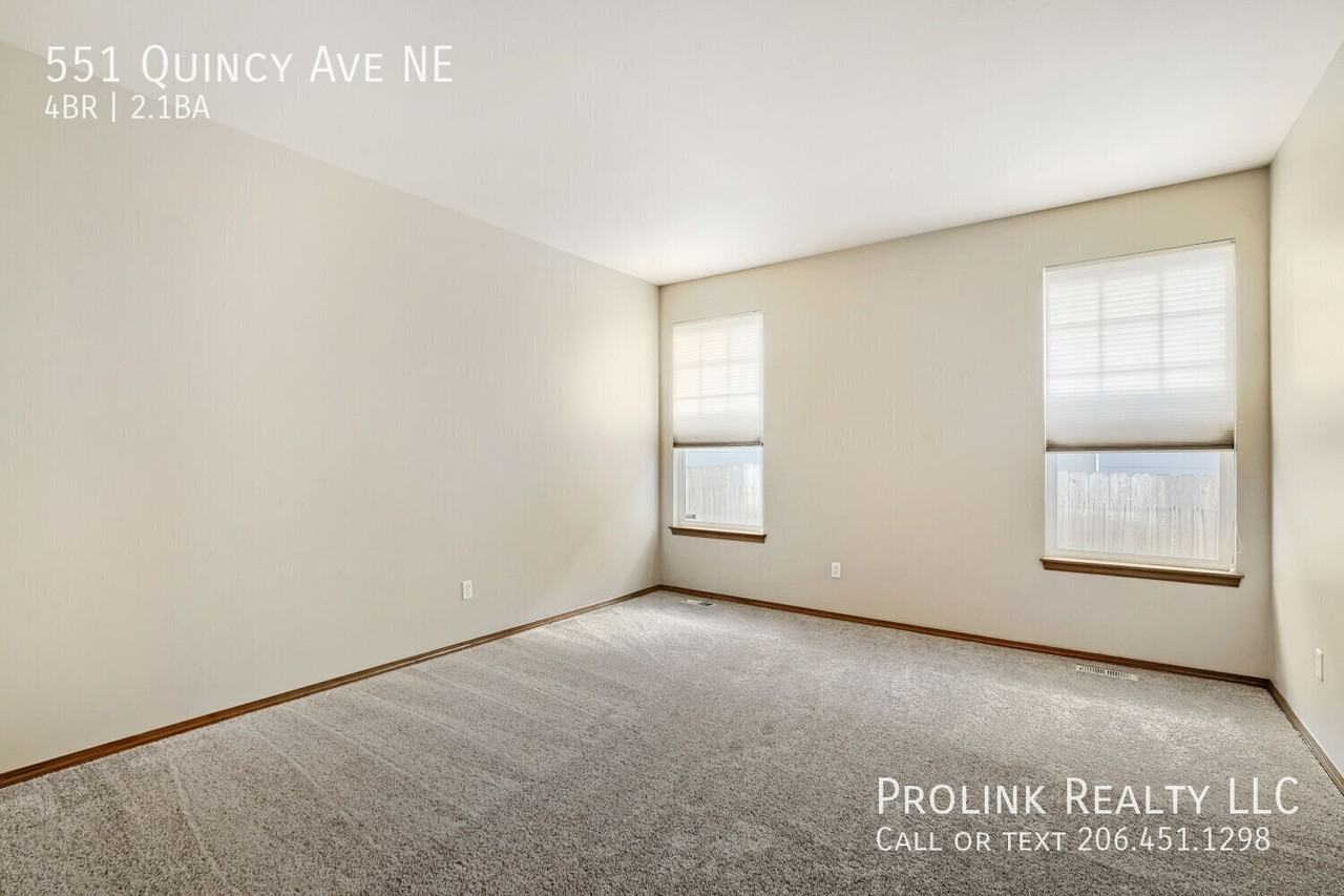 551 Quincy Ave Ne - Photo 6 of 27