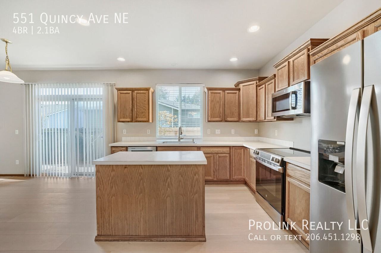 551 Quincy Ave Ne - Photo 7 of 27