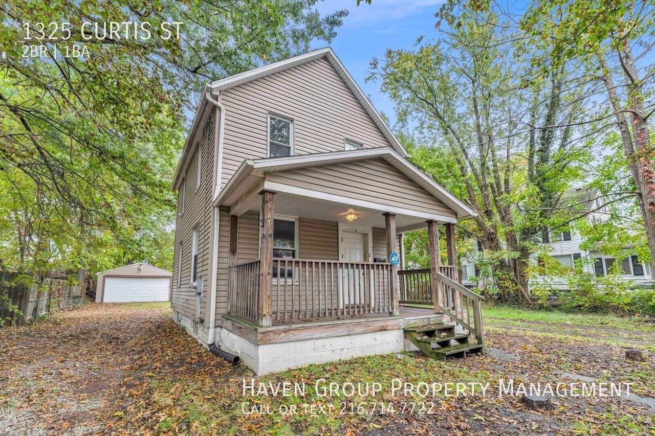 1325 Curtis St - Photo 2 of 21