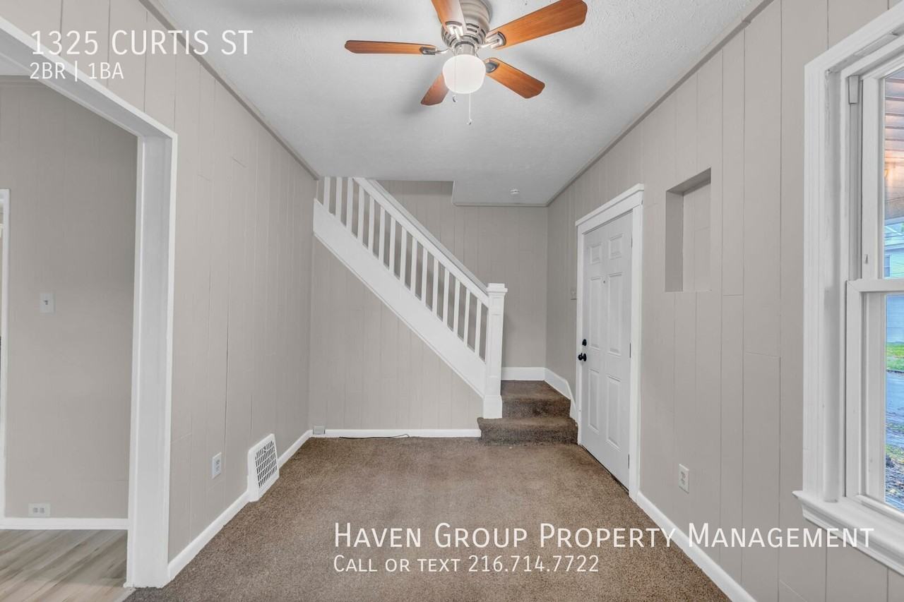 1325 Curtis St - Photo 4 of 21