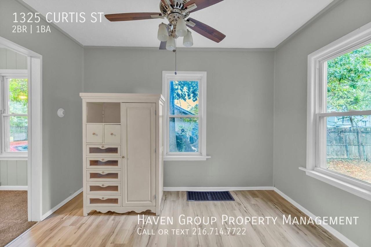 1325 Curtis St - Photo 5 of 21