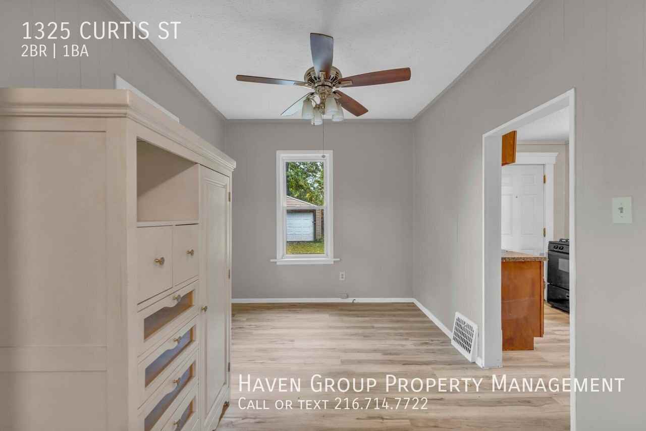 1325 Curtis St - Photo 6 of 21