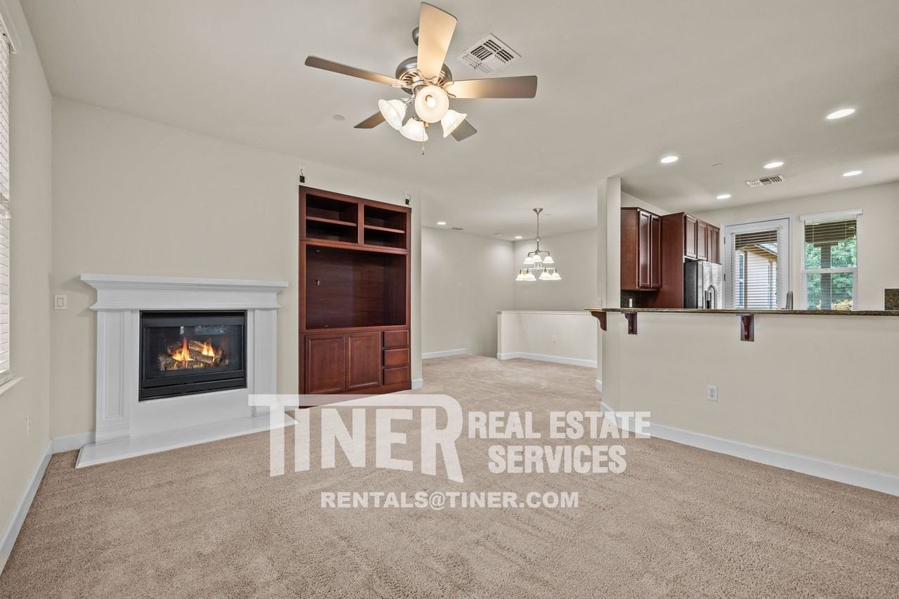 415 Anchor Ln #201 - Photo 3 of 31