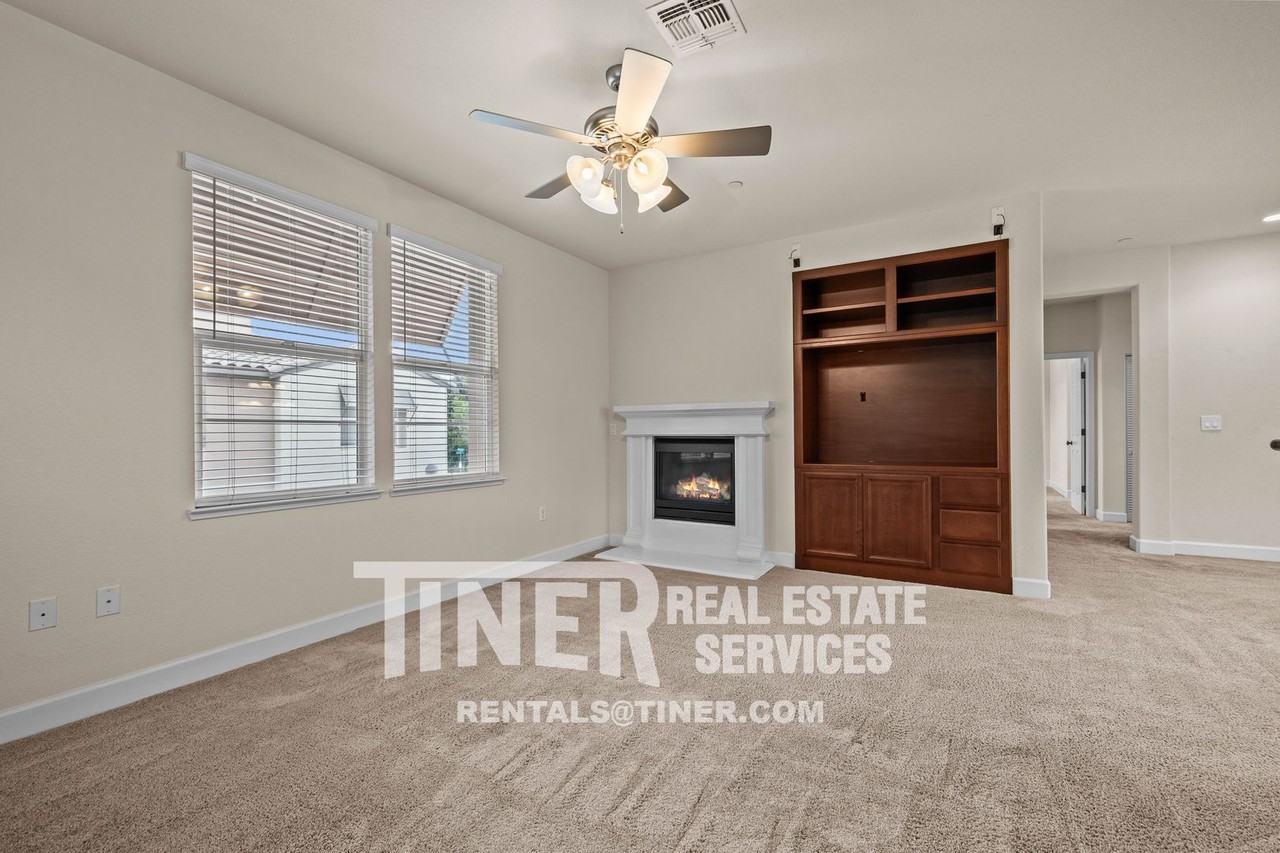 415 Anchor Ln #201 - Photo 7 of 31