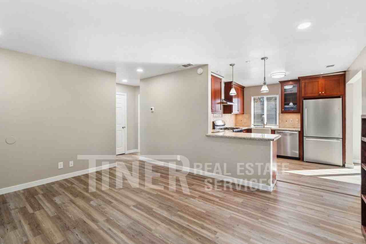 9549 Sara St - Photo 2 of 27
