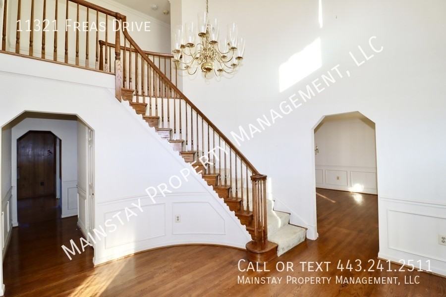 11321 Freas Dr - Photo 4 of 50