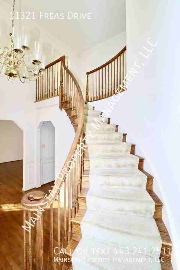11321 Freas Dr - Photo 5 of 50
