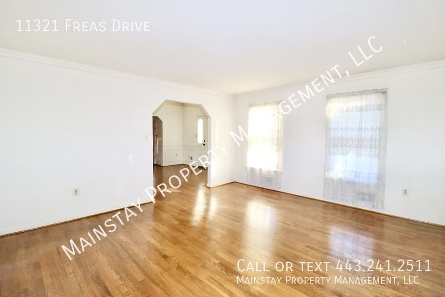 11321 Freas Dr - Photo 7 of 50