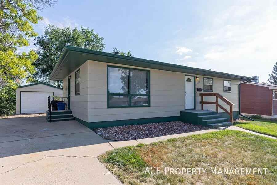 4586 Wentworth Dr - Photo 2 of 15
