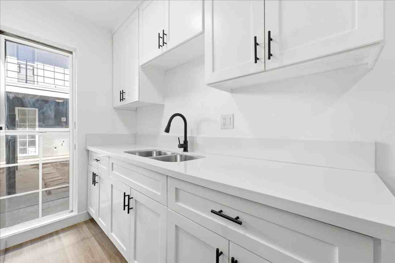 1850 Gardenia Ave #01 - Photo 5 of 14