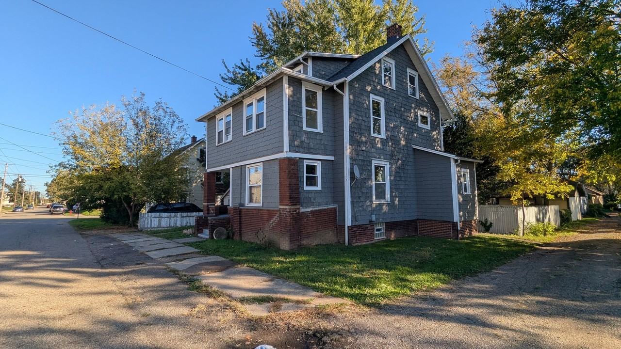 2310 7th St Sw - Photo 2 of 35