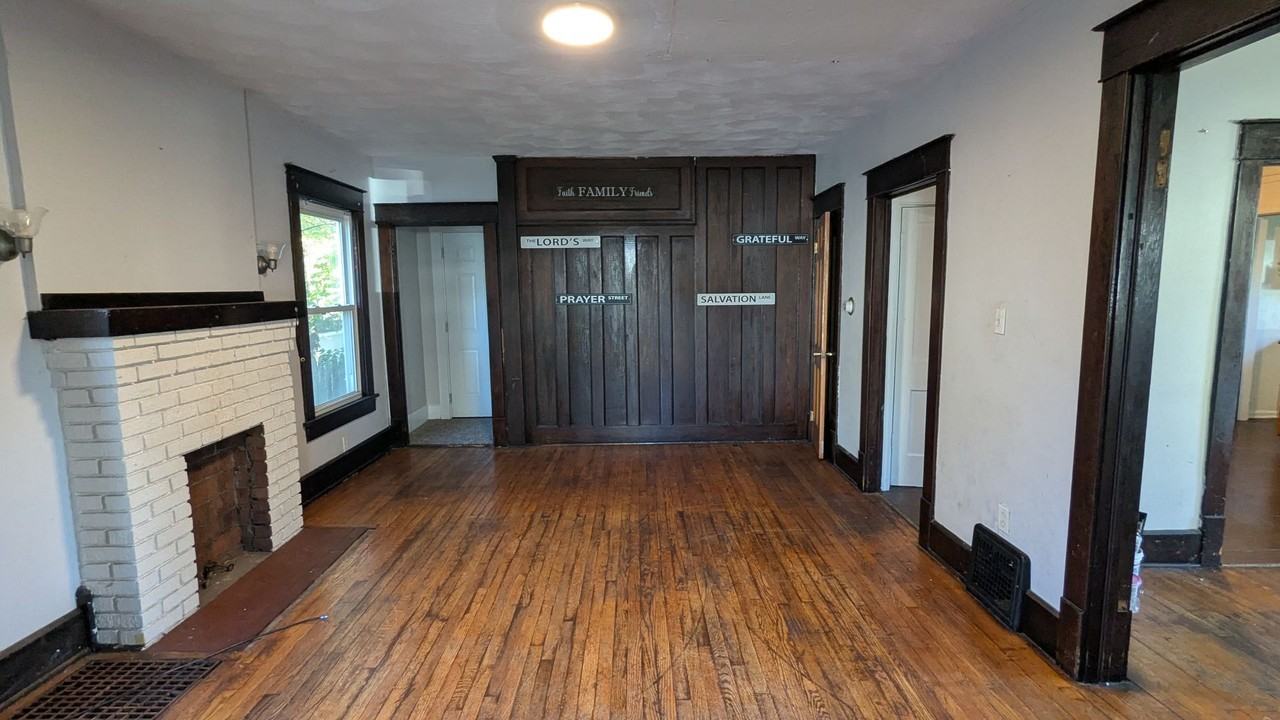 2310 7th St Sw - Photo 4 of 35