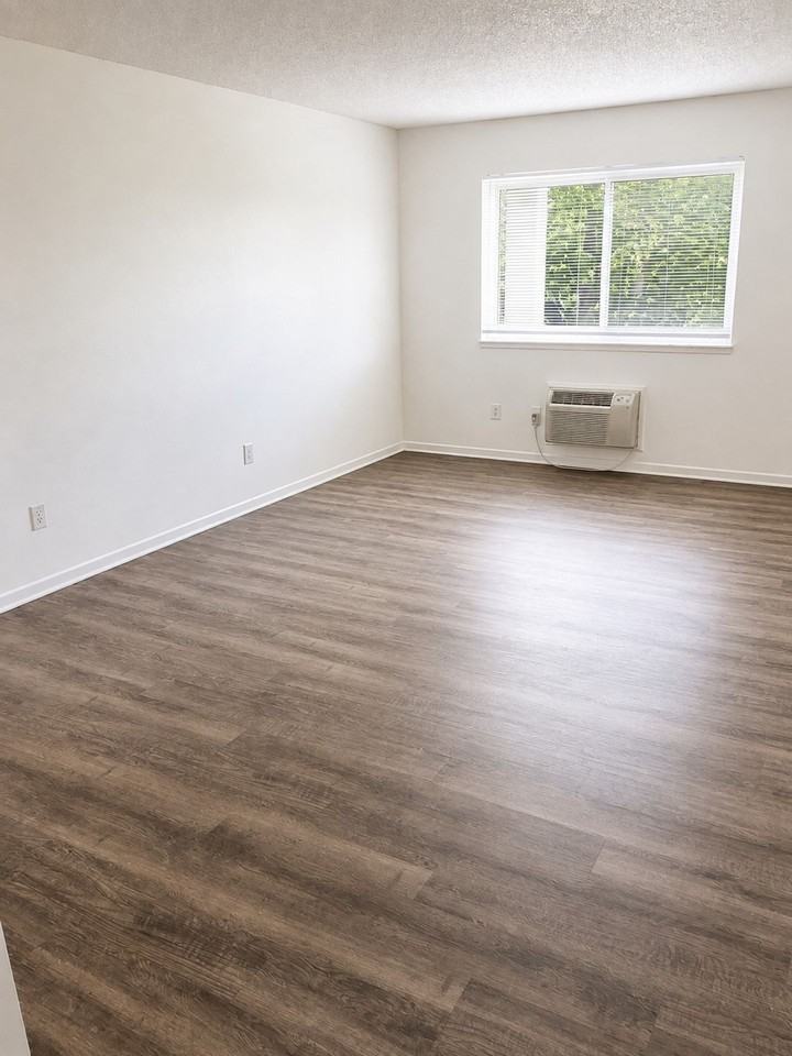 Crestview Apartments - Photo 7 of 13