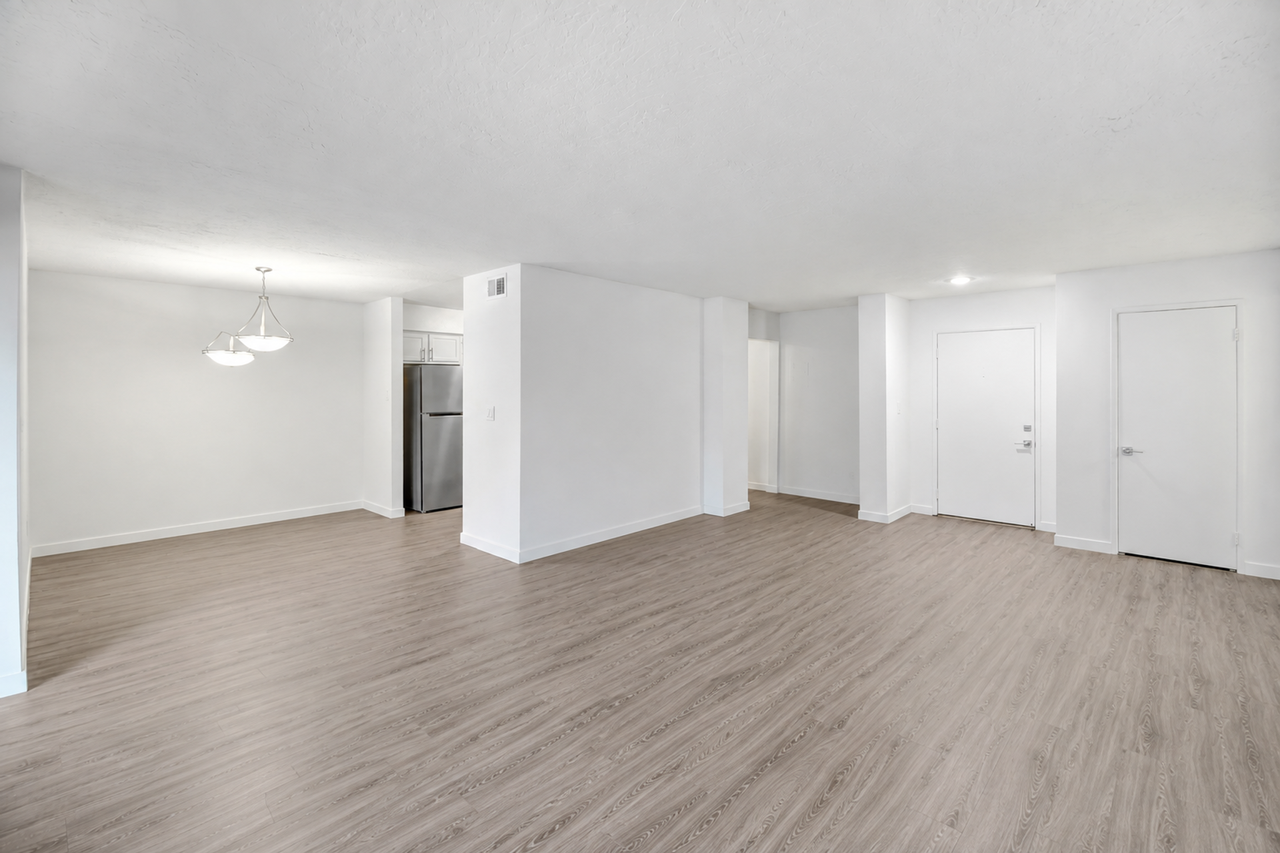 Spacious Living in the Heart of Sherman Oaks - Photo 6 of 11