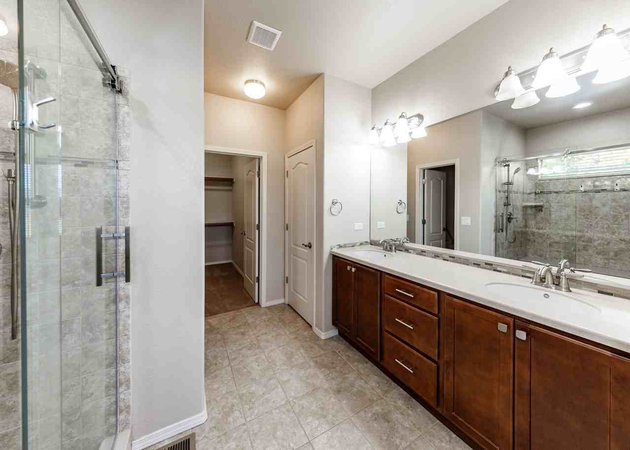 13136 Thumbprint Ct - Photo 4 of 50