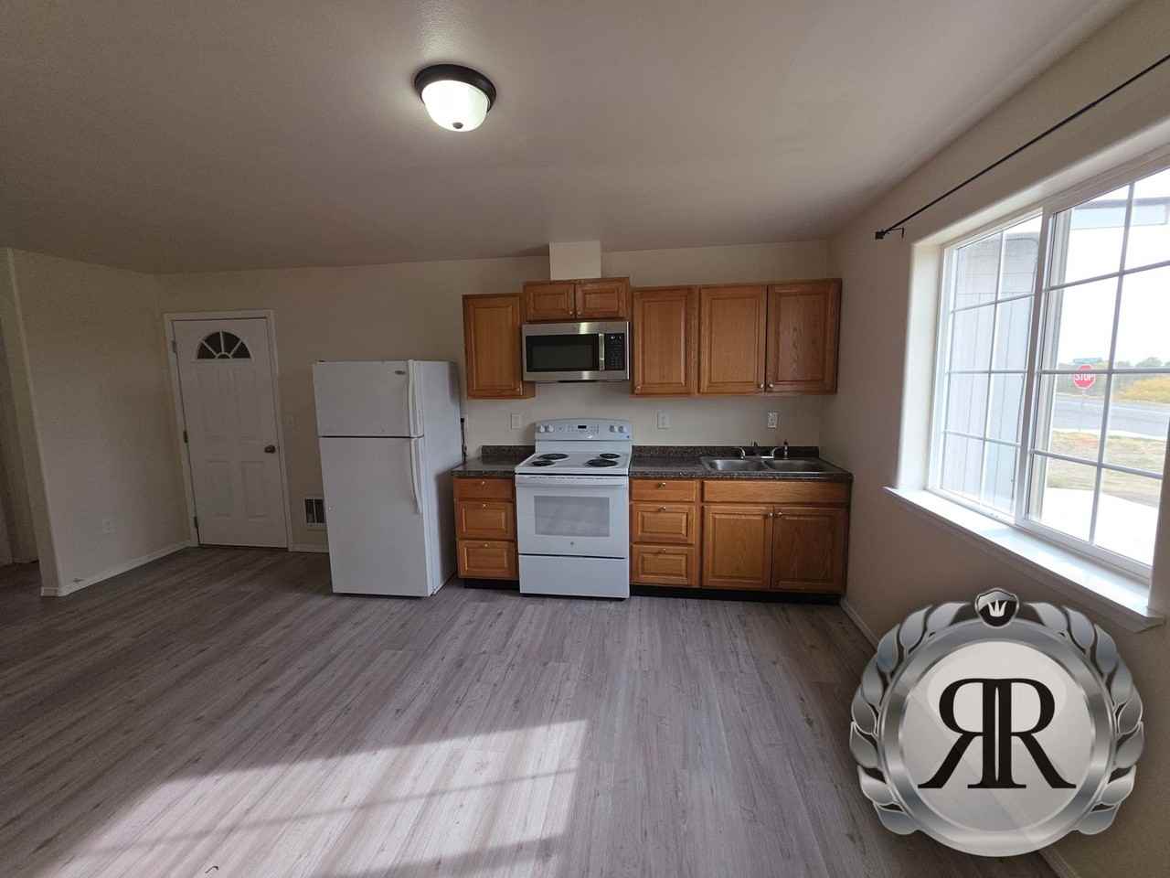321 Emerald Rd Unit C - Photo 2 of 17