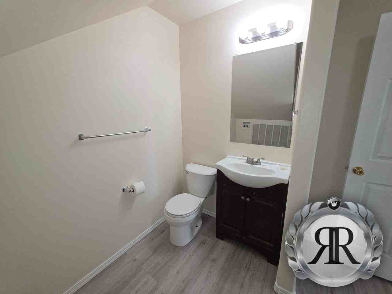 321 Emerald Rd Unit C - Photo 5 of 17
