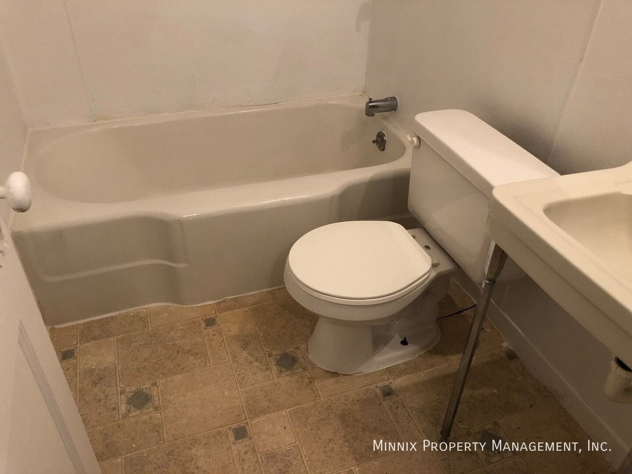 1305 Parker St #4 - Photo 6 of 12