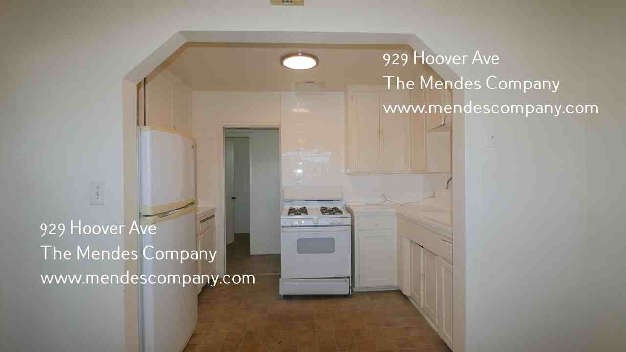 929 Hoover Ave - Photo 4 of 14