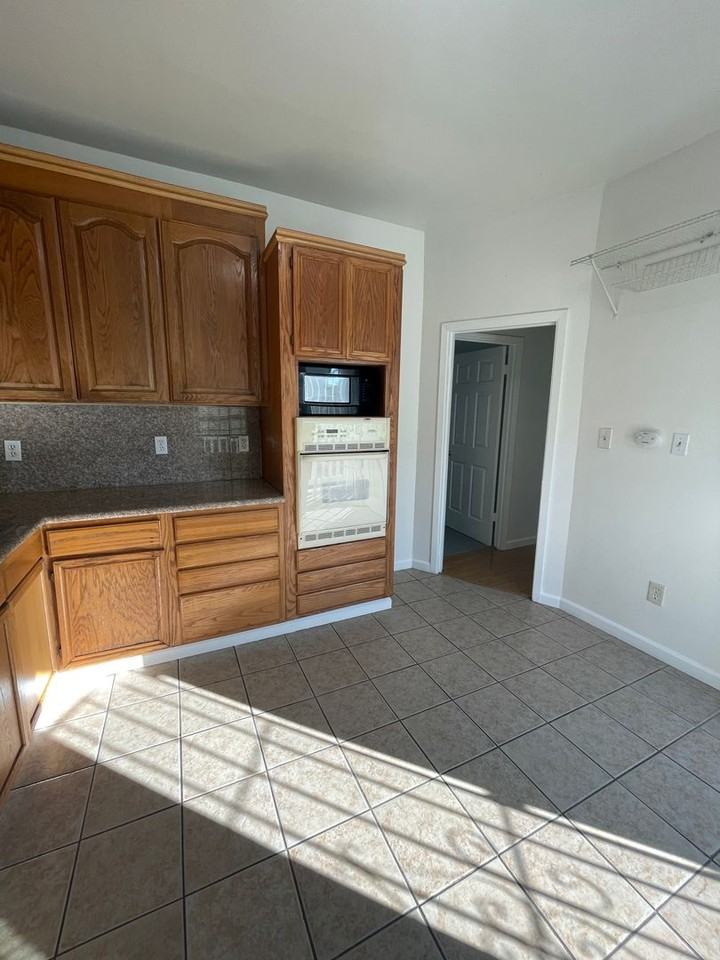 758 18th St #758 - Photo 5 of 46
