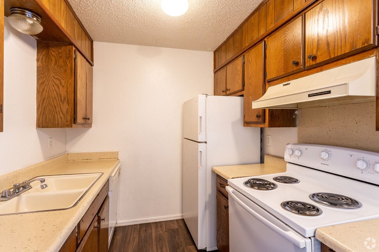 100 Arrowhead Dr. - Photo 5 of 10