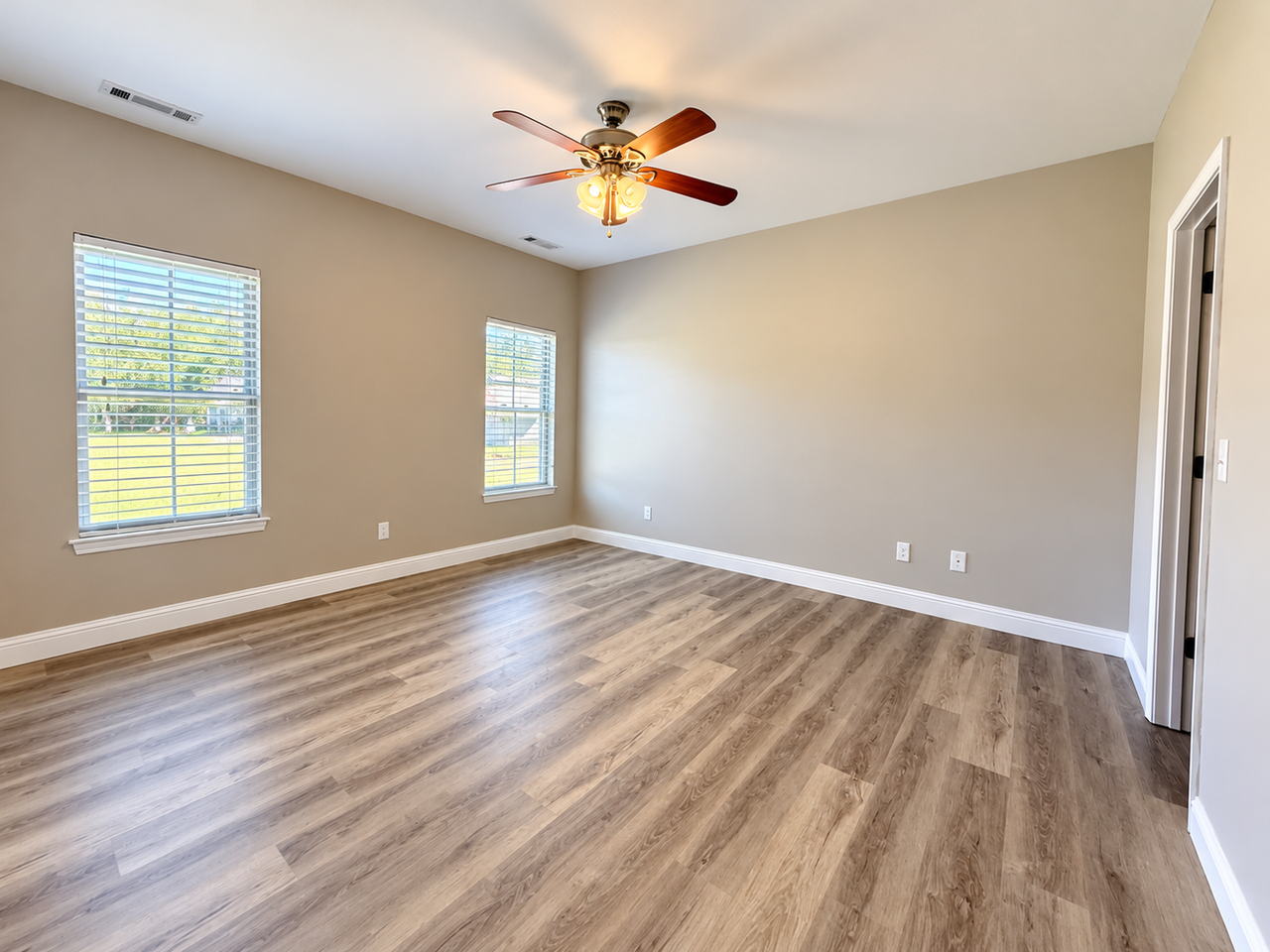 202 Deerfield Ct - Photo 6 of 9