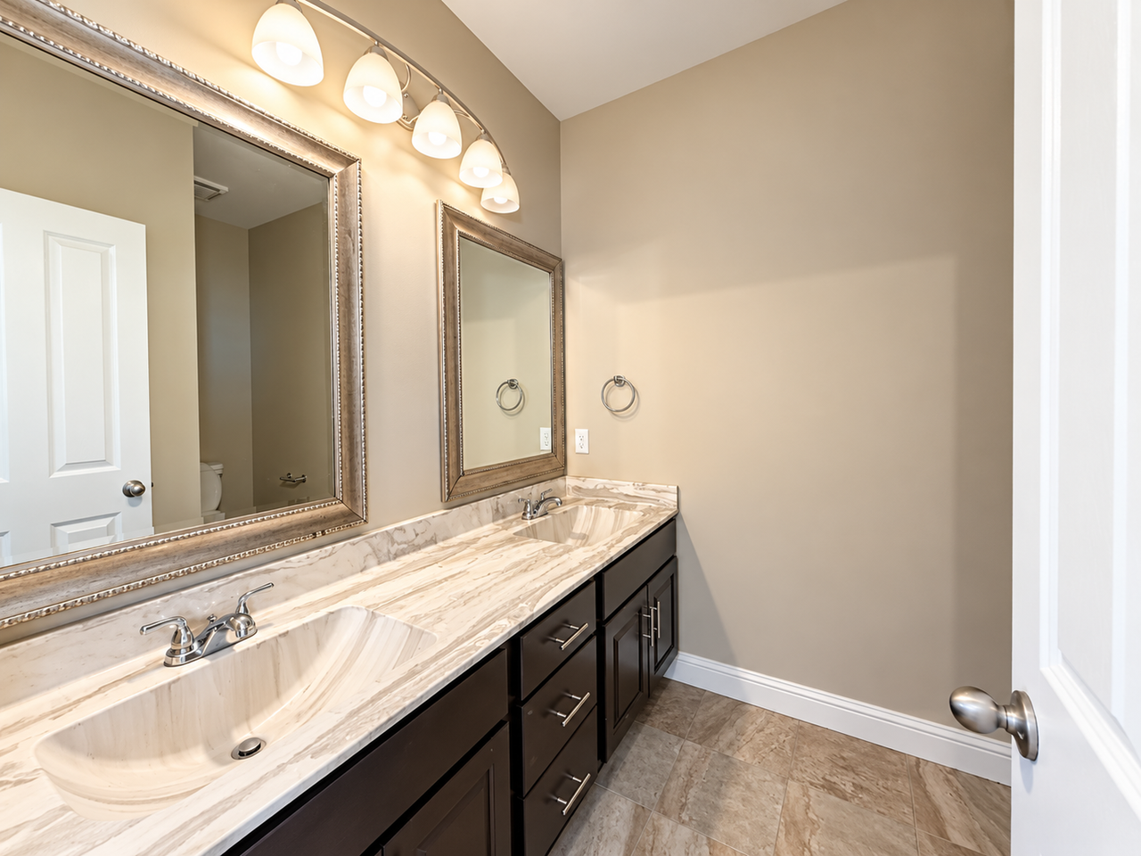 202 Deerfield Ct - Photo 7 of 9